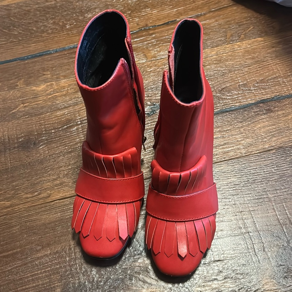 Steve Madden red ankle boots size 5